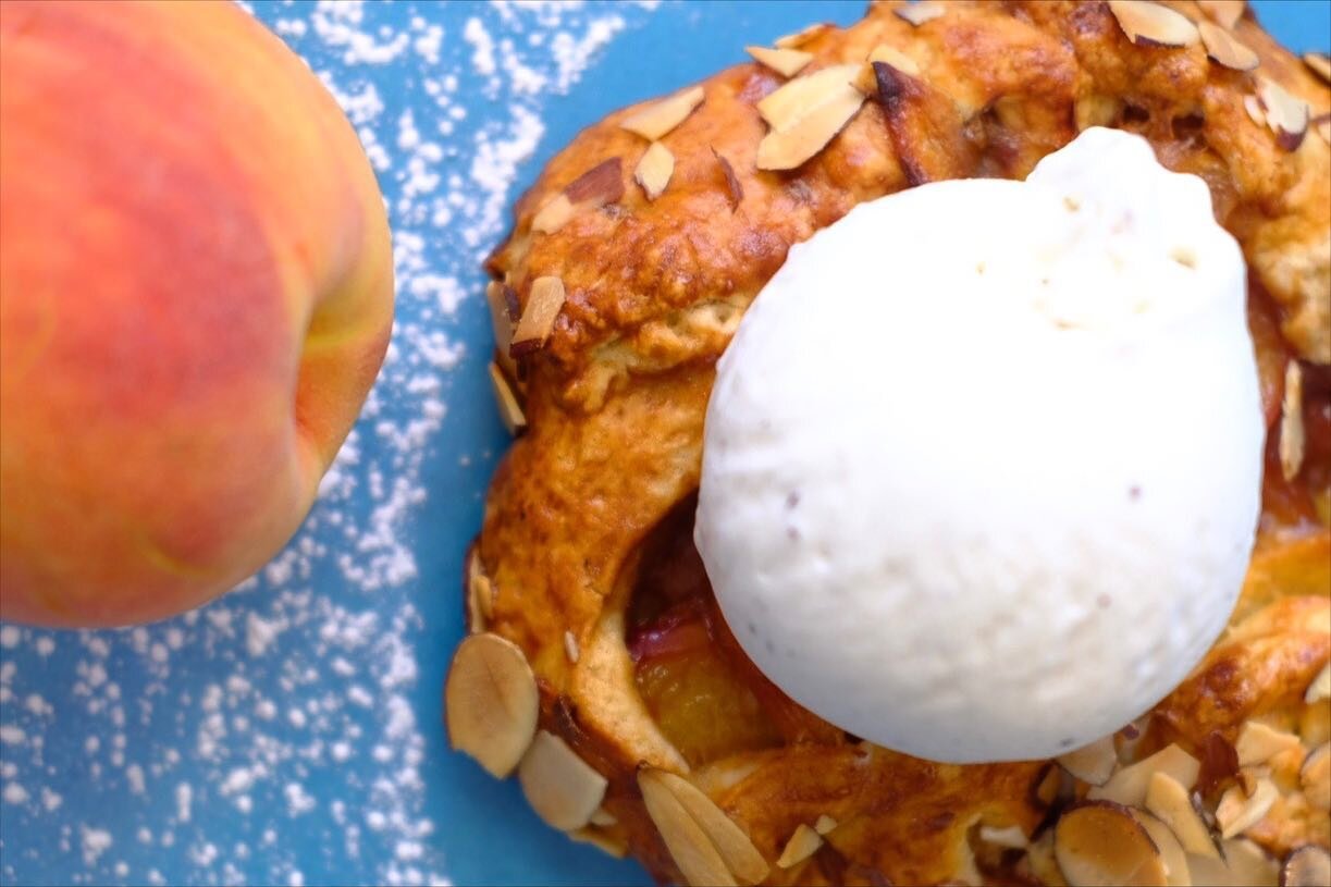 🍑Peach Crostata🍑
.
.
#summerdessert #nopumpkinyet #pastry #italiandessert #gelato #italianbakery #northofboston #northshoredining #northshorehospitality