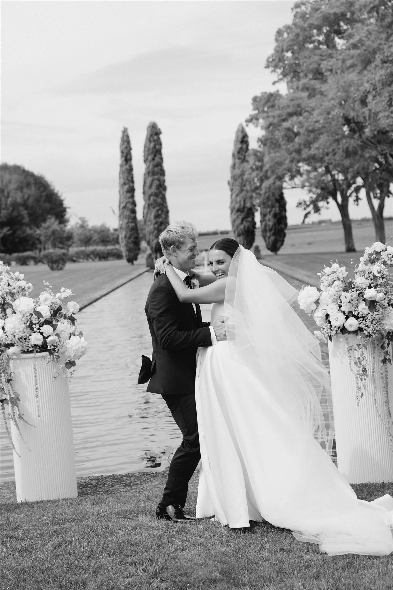 Expert Tips for Capturing Relaxed and Natural Wedding Photos in Auckland