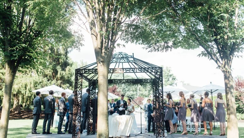 Tips for hosting a backyard Pennsylvania wedding from the planners at Philadelphia area wedding venue, William Penn Inn