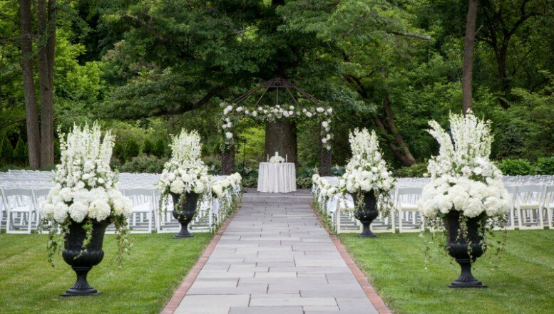 Tips for hosting a backyard  Pennsylvania wedding from the planners at  Philadelphia area wedding venue, William Penn Inn