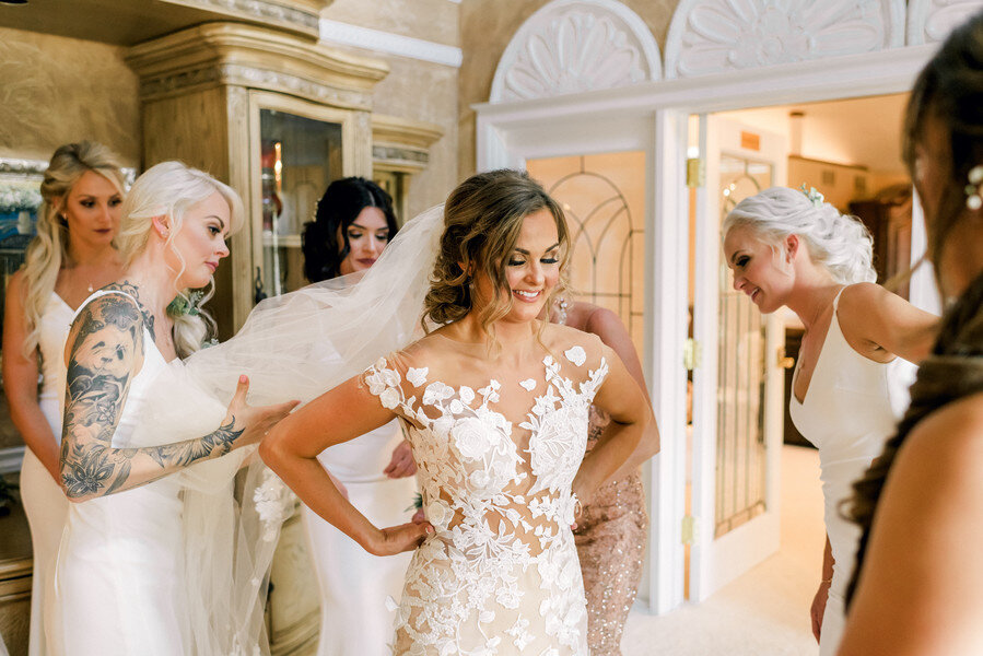 Bri and Anthony were married on a warm summer day at the gorgeous Grand Estate at Hidden Acres outside of Pittsburgh, PA. Where every detail was perfectly captured by Pennsylvania Wedding photographer, Dawn Derbyshire.