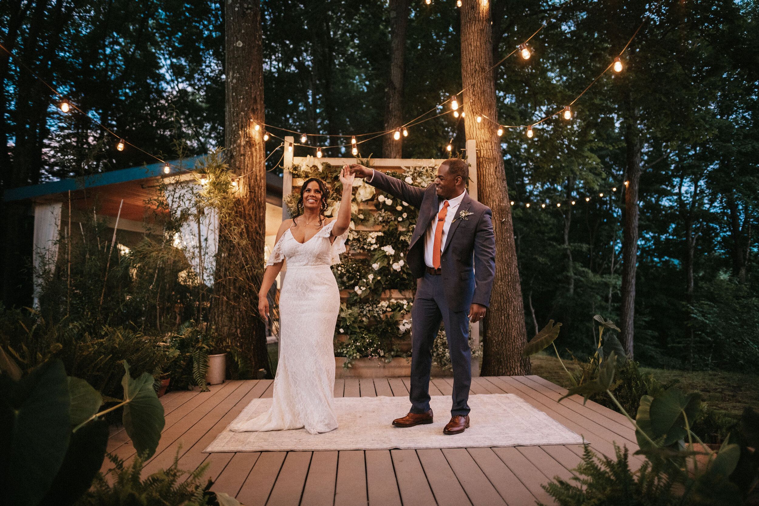 This Pittsburgh, PA wedding venue offered the perfect setting for Erin and Jessica’s intimate wedding day, from beautiful rays of sunlight to lush gardens.