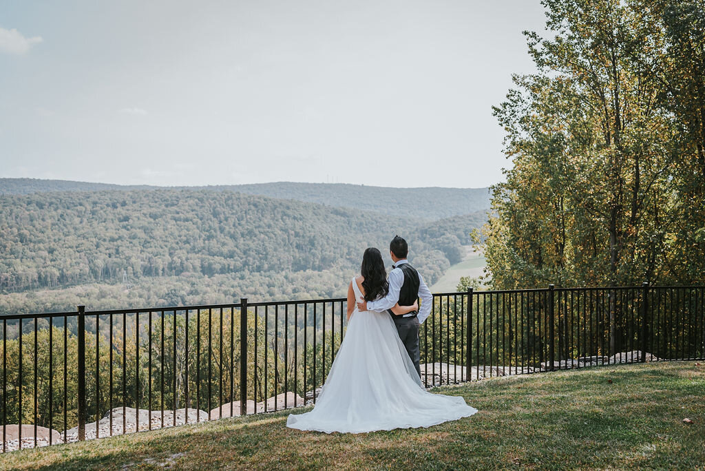 Helen and Tim celebrated their fall wedding overlooking the mountains at the beautiful Pennsylvania Wedding Venue, Stroudsmoor Country Inn. Photographed by Wandermore Photography