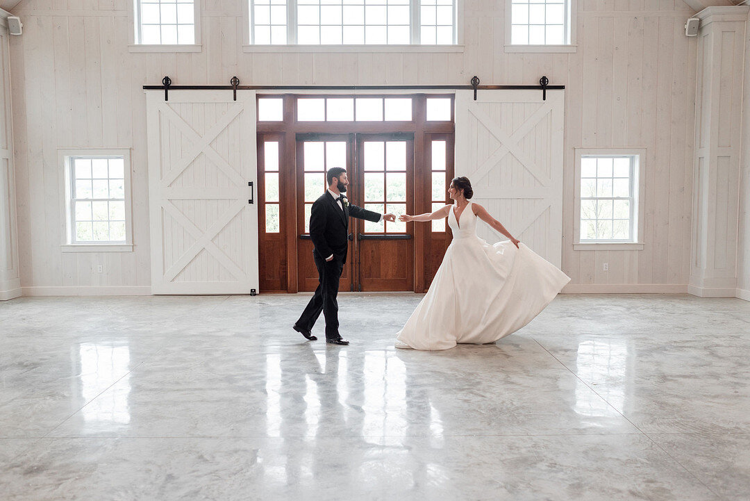 A team of West Virginia and Pennsylvania Wedding Vendors decked out this lovely Pittsburgh Wedding Venue, The Grayson House with some seriously swoon worthy inspo! Photographed by Alisha Faith Photography