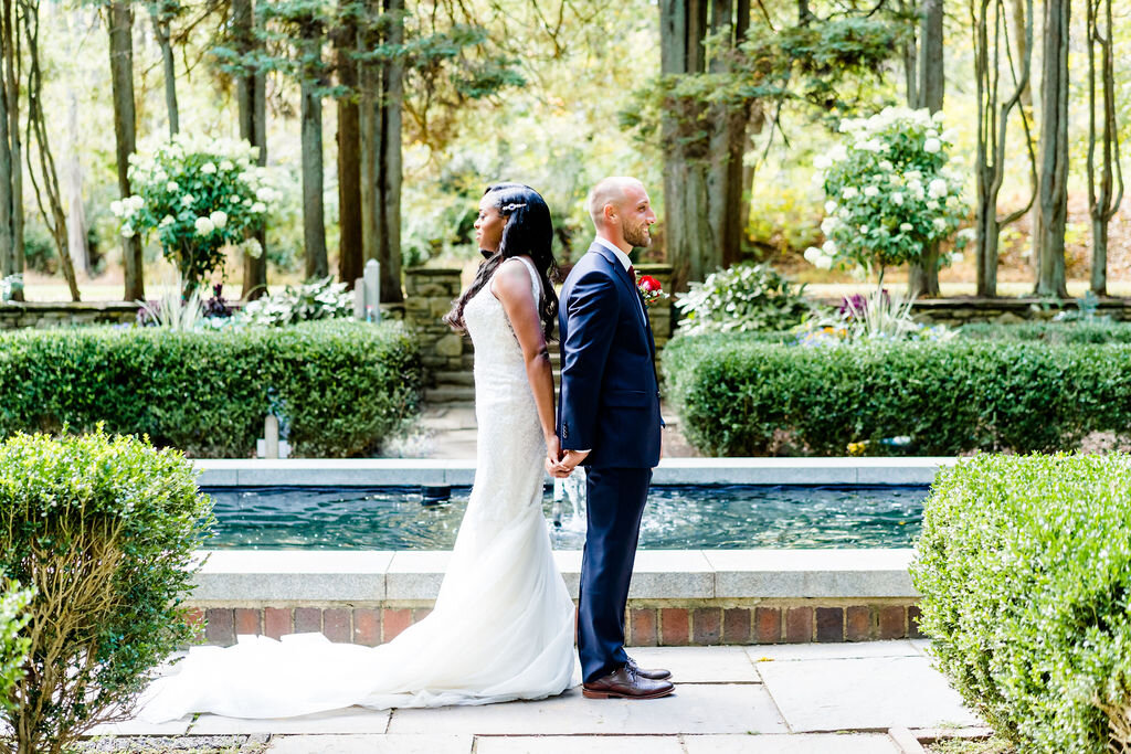 Glam details and a vibrate navy and ruby color palette set the tone for Ronisha and Nick’s Parque Ridley Creek wedding just outside of Philadelphia. Photography by Anthony Page for Andrea Krout Photography