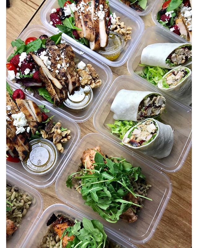 this weeks meal preps&mdash; 
summer berry salad w/grilled chicken &amp; a shallot vinaigrette x grilled chicken salad wrap x grilled salmon w/ warm orzo &amp; blackeyed pea salad. 
#mealprep #mealprepsunday #eatclean #salads #lunch #dinner #fathersd