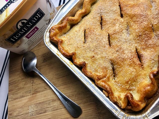 note to self: in the future when you make a browned butter sage peach cobbler for someone else, also make one for yourself. i&rsquo;m honestly ashamed of how long this is gnna last in the house. 
#peachcobbler #sage #brownedbutter #homemadeicecream  