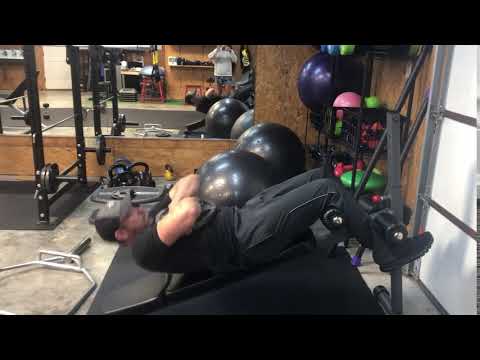 413. Decline bench w/Barbell plate situp