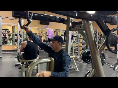 425. Back High Row Machine
