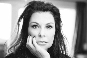 Jane Badler — Zeitgeist Agency