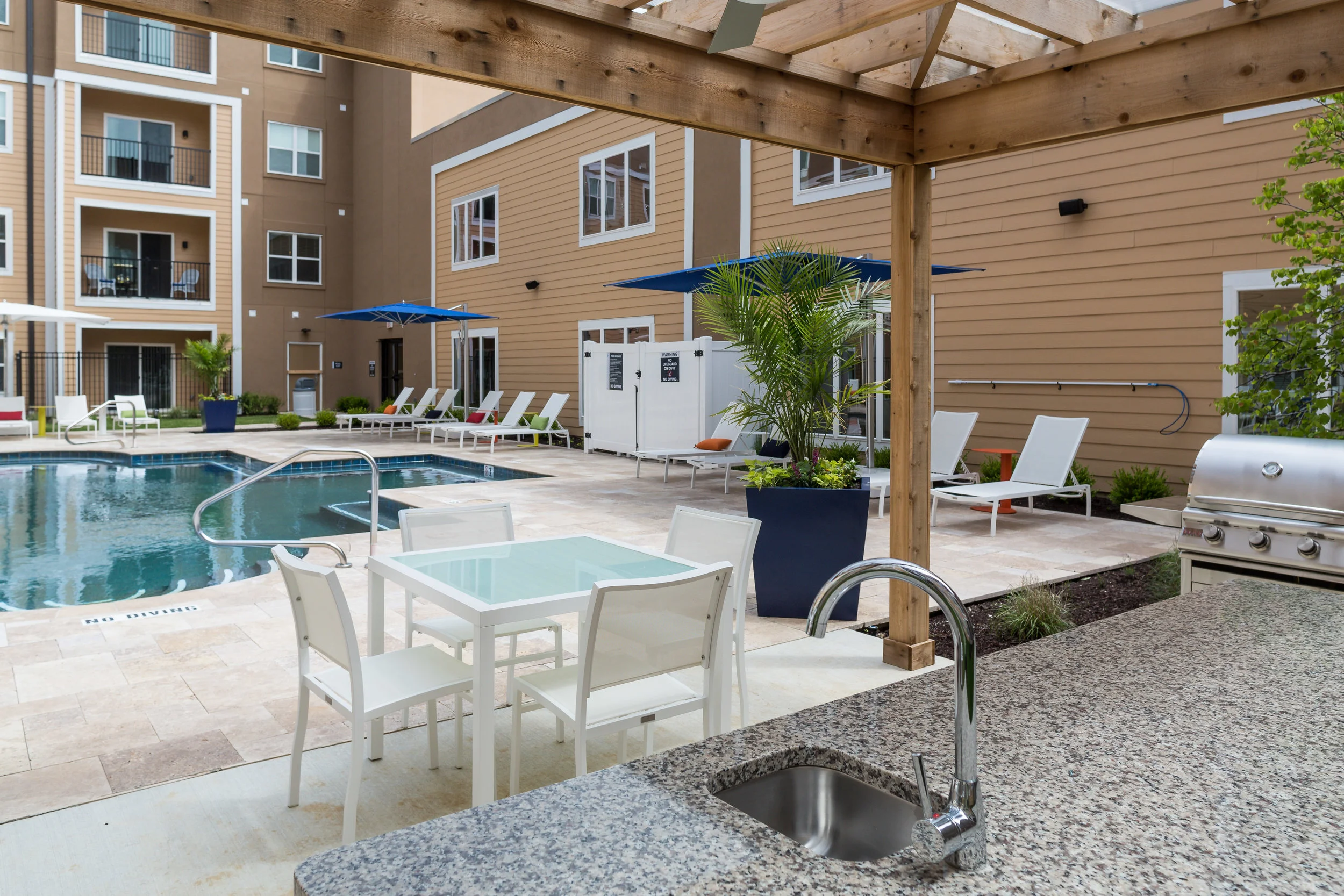 VanguardHeights-Courtyard2-163.jpg