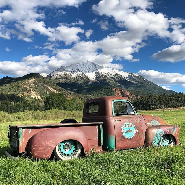 Gotta love #Colorado in June, 85* and sunny one day, fresh snow on #MtSopris the next.  Grateful to call this home. Thanks @rancher_pilot for letting me poach your spot, one of the best places around.  @detroitsteelwheelco @mobsteel #LTScustoms #hotr