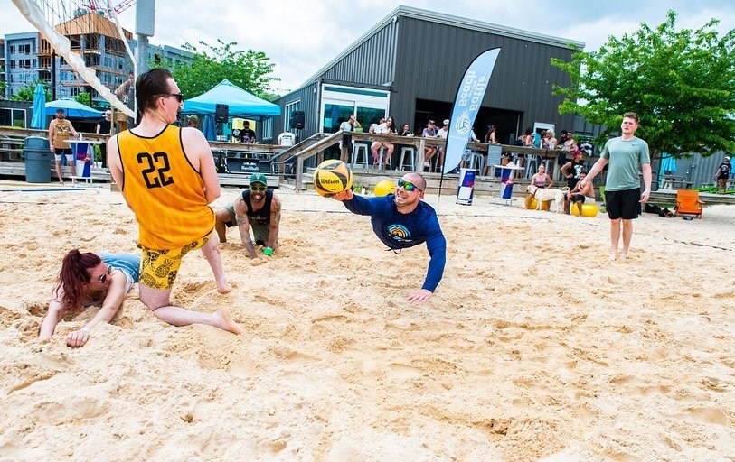 Diving into this week face first because the WEATHER y&rsquo;all&hellip;it&rsquo;s finally looking it might be Sandbar season as our temps and sunshine increases each day!! 😅🏖️🥳 Today (Monday) doors will open at 3pm with court reservations availab