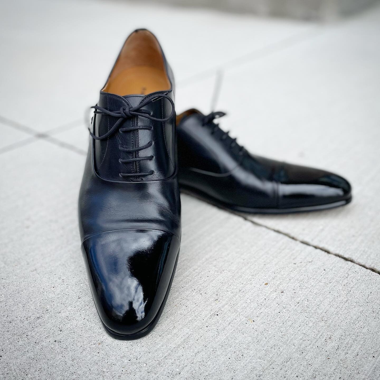 As long as y&rsquo;all keep getting married, I&rsquo;m gonna keep on popping mirrors.
.
.
.
#GrandRapids #Weddings #Shoeshines #Magnanni #Saphir #SaphirMedailleDor #shoegaze #shoegram #mensfashion #fashion