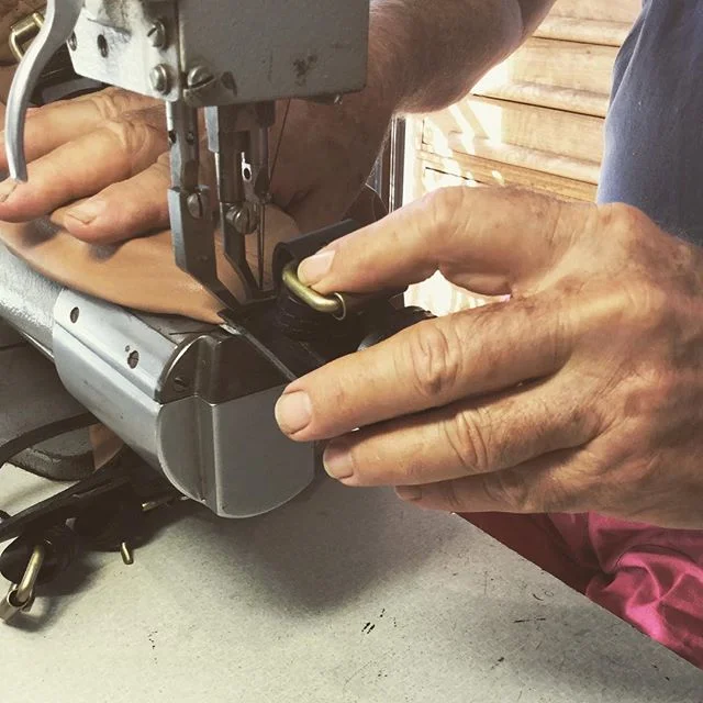 Finishing #jillbag_jonesleather 
#jones_leather_australia #design #fashion #craftsaustralia #jonesleather #jonesleatherworks. Going to #tartsgallery #adelaide #sturtgallery #mittagong