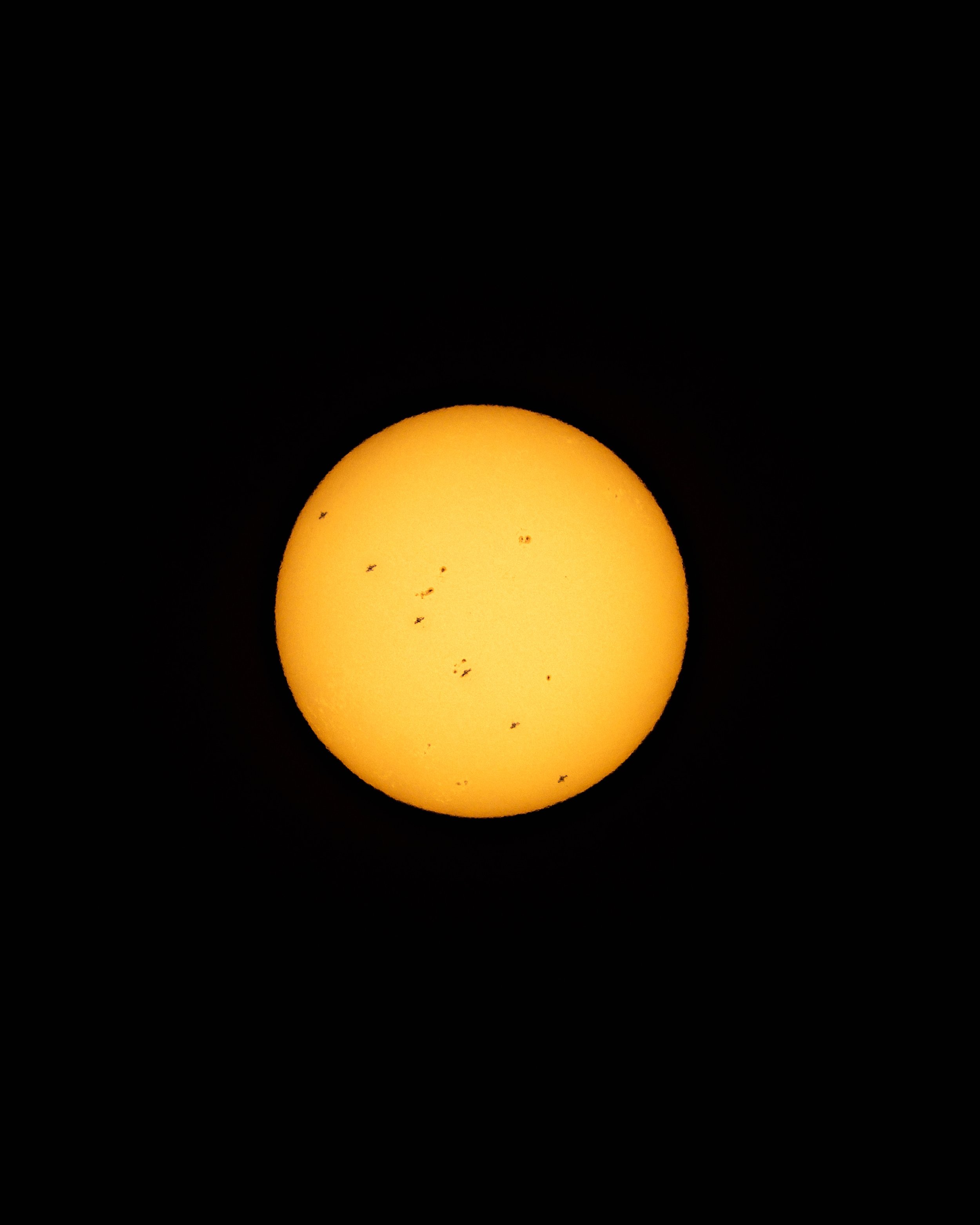 Tránsito por el disco solar de la Estación Espacial Internacional