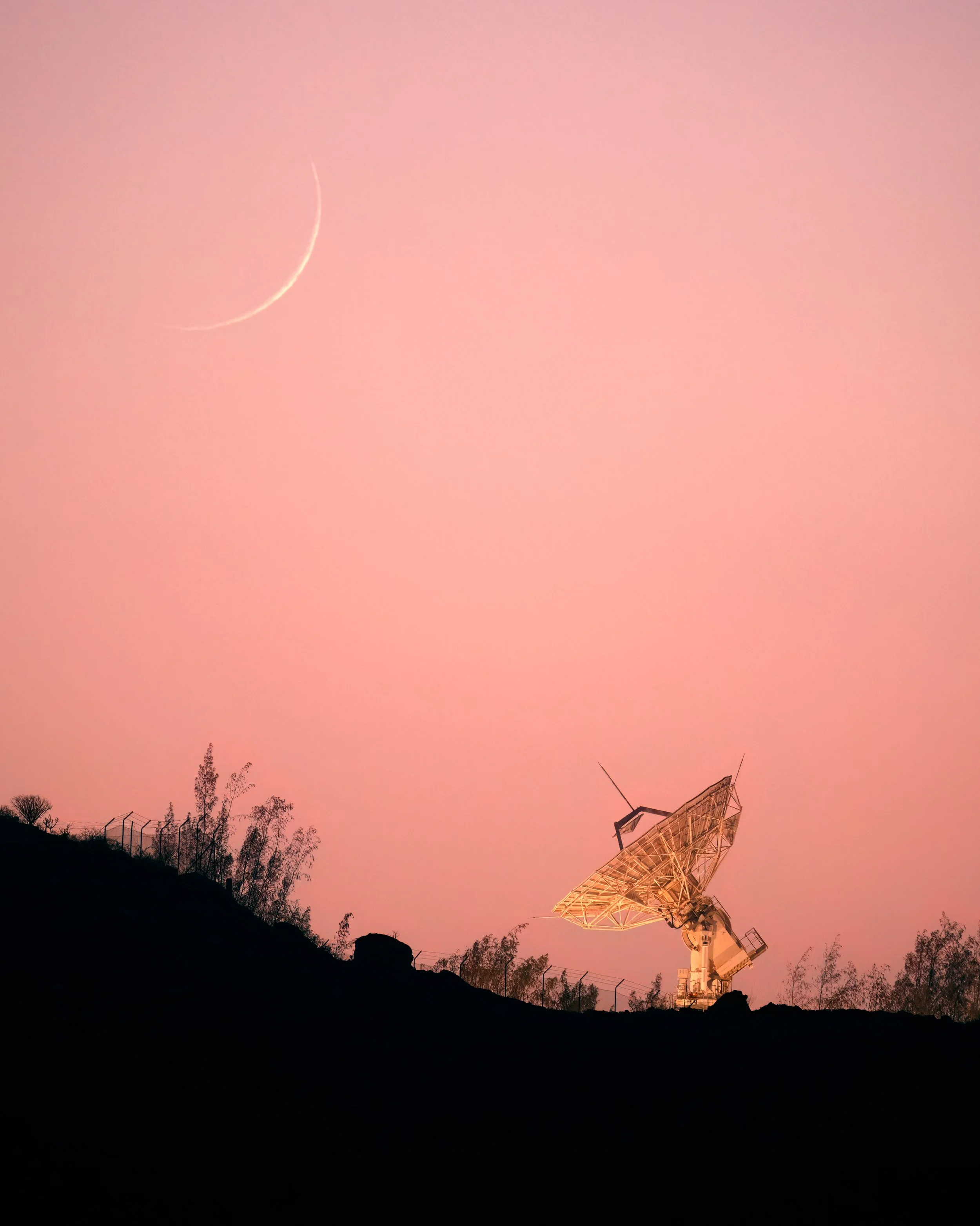 Luna sobre el INTA Maspalomas