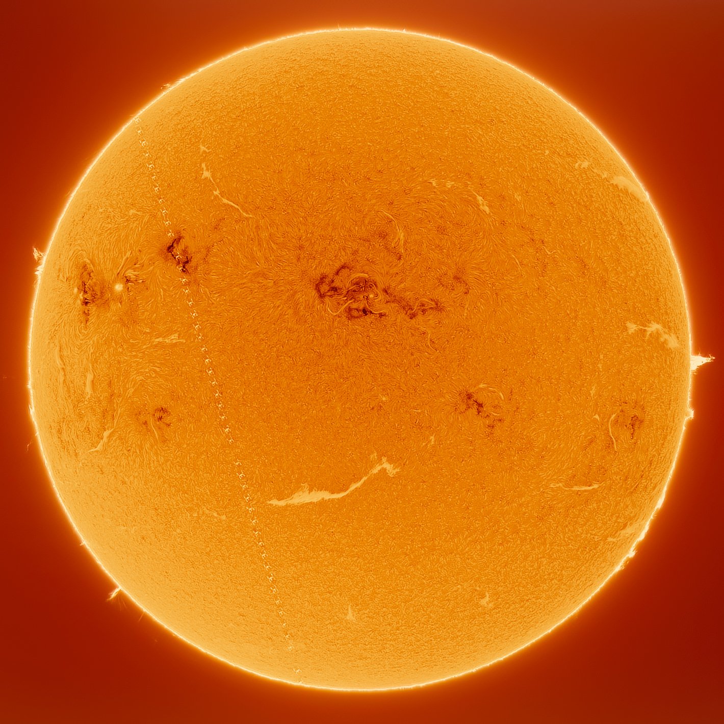 Tránsito solar Tiangong en Halpha -