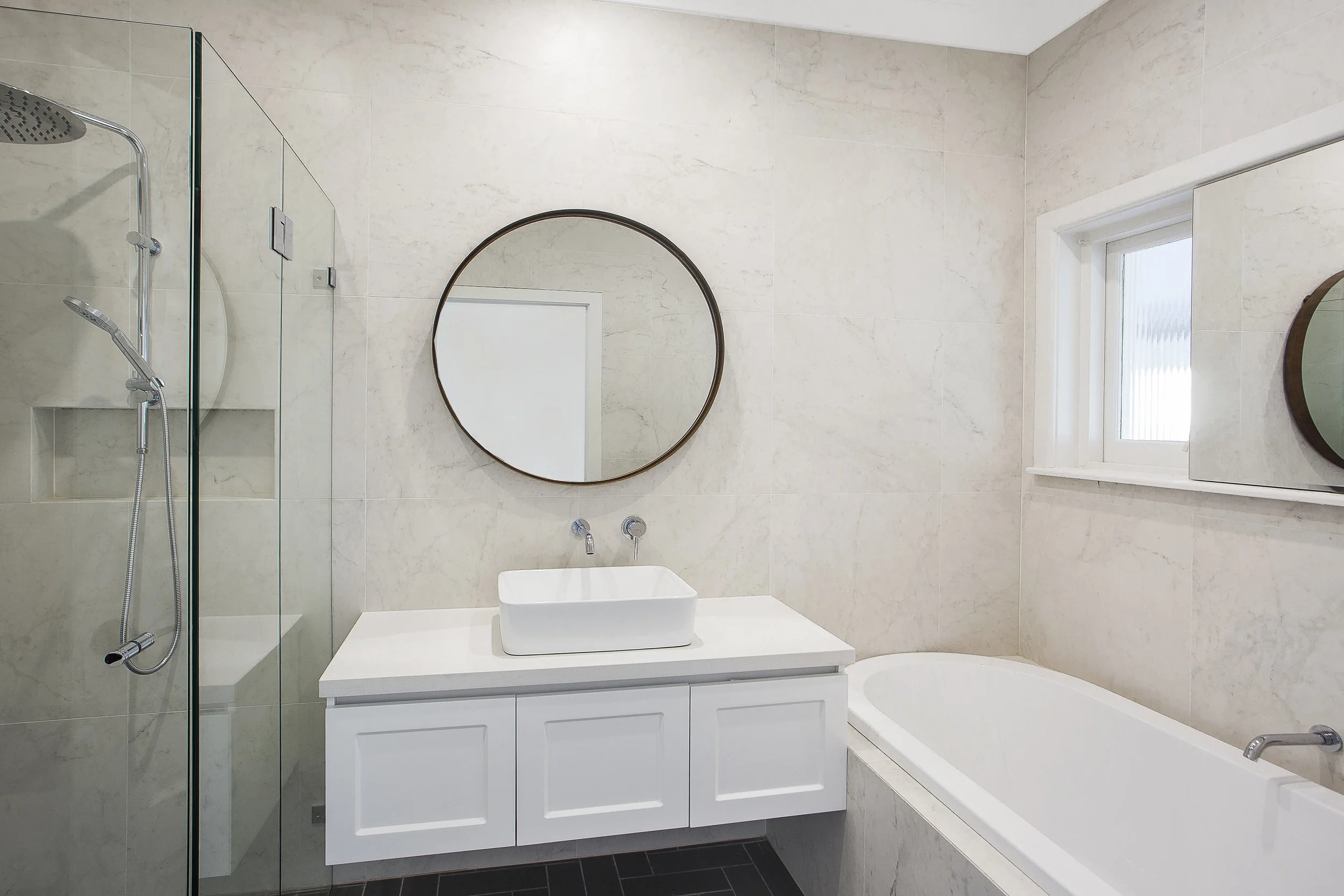 BATHROOM2.jpg