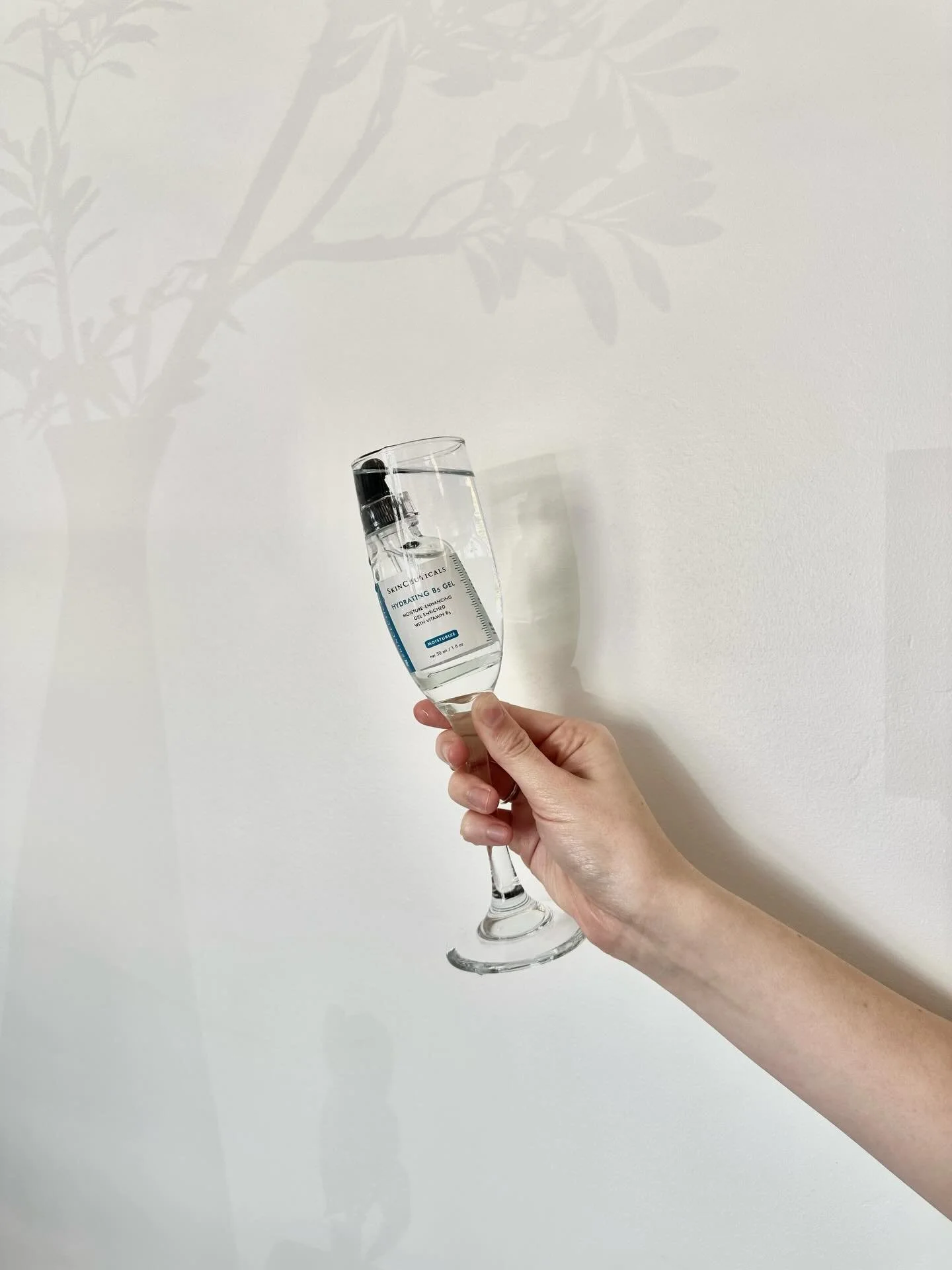 Hydration, served up 🥂

Pamper your skin with the Hydrating B5 Gel, available at the spa and online through the link in our bio! 🫧

 #spakingston #sandiegospa #massagesandiego #facialsandiego