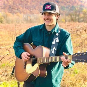 Sunday Social Happy Hour with Oscar Fargnoli