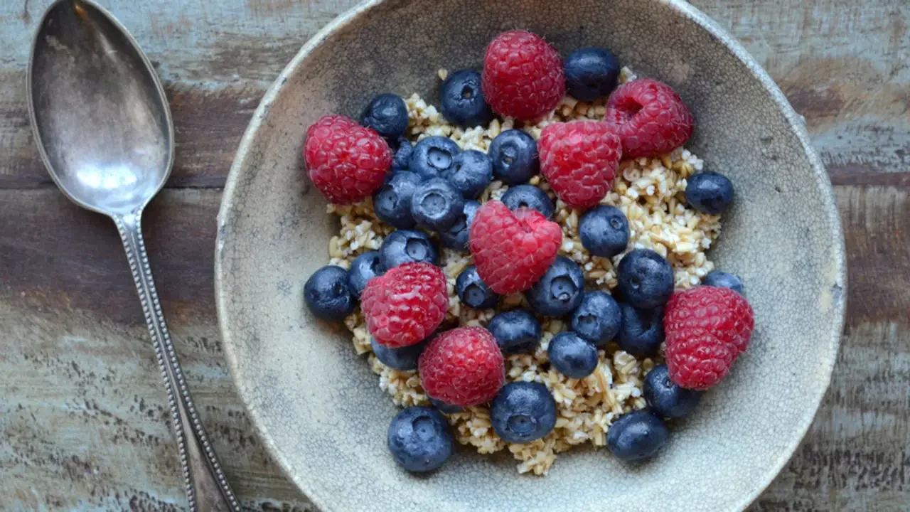 Steel-Cut Oats w/Fresh Fruit