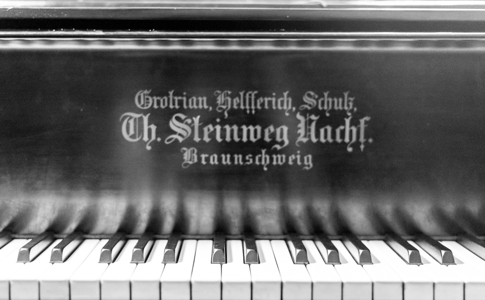 Queen Liliuo'kalani's piano shipped from Germany