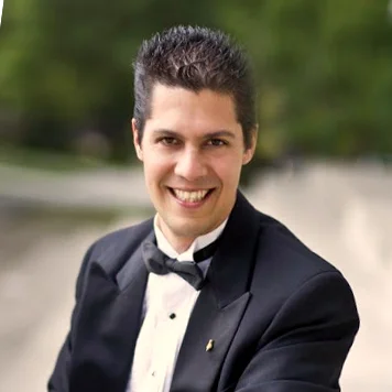 Tenor Manuel M Castillo crop 1x1.jpg