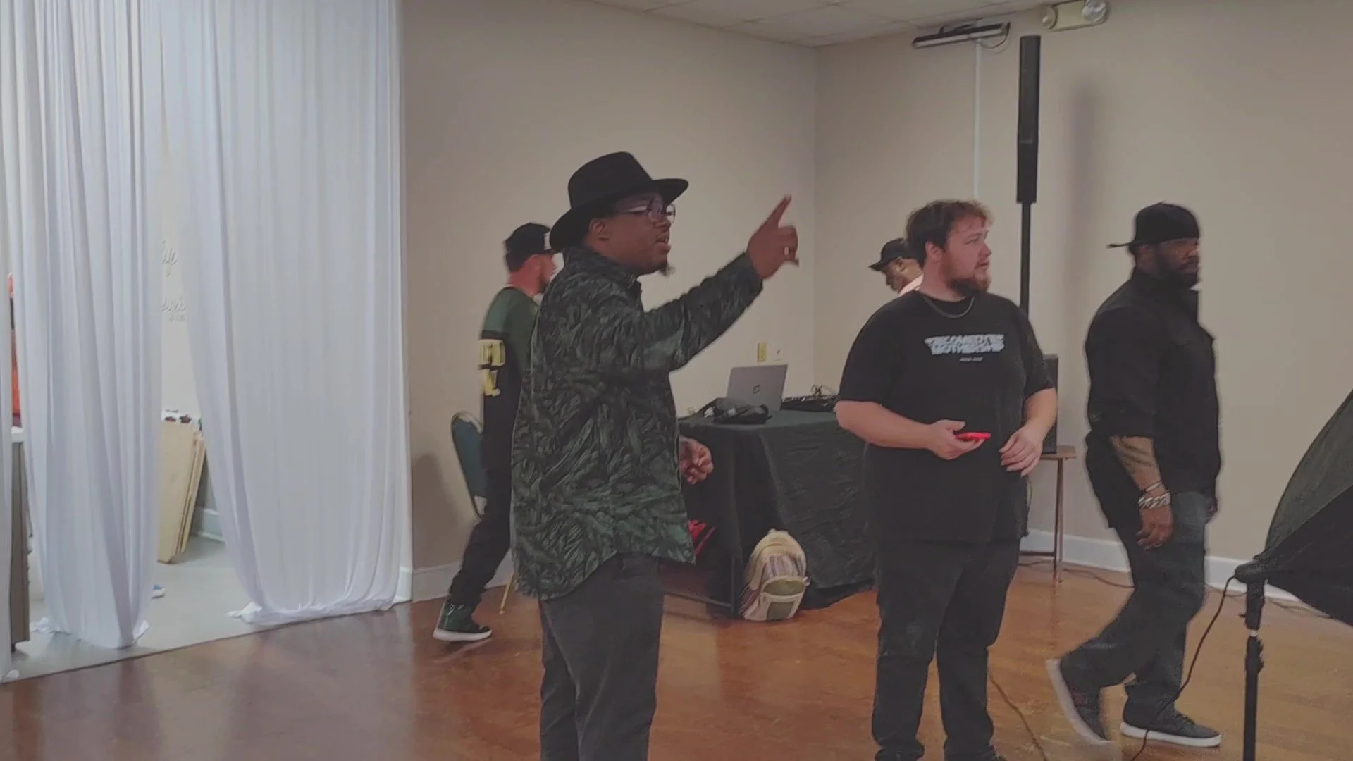 0830252115 - frame at 14m4s.jpg