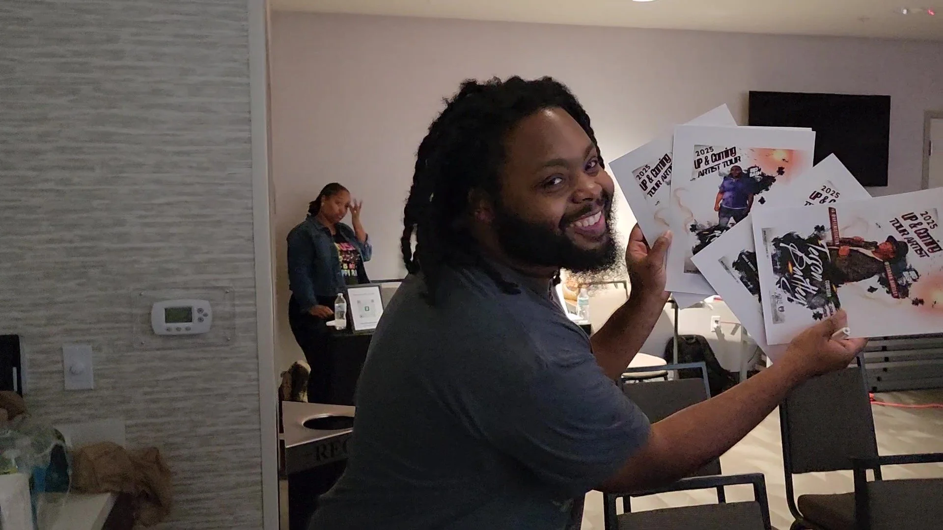 20251025_214421 - frame at 0m6s.jpg