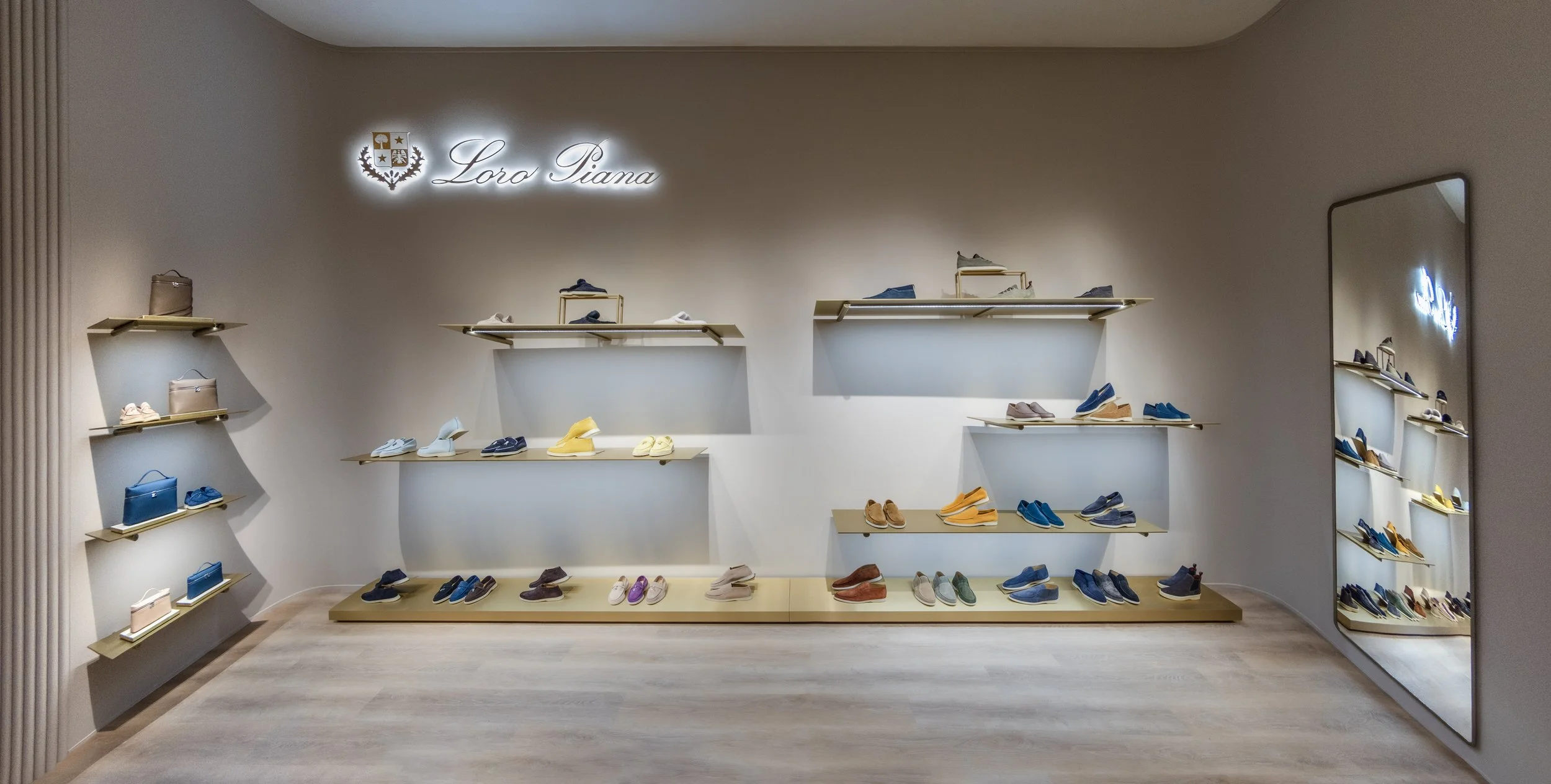 LP_ShoePopUp_Center_WallB.jpg
