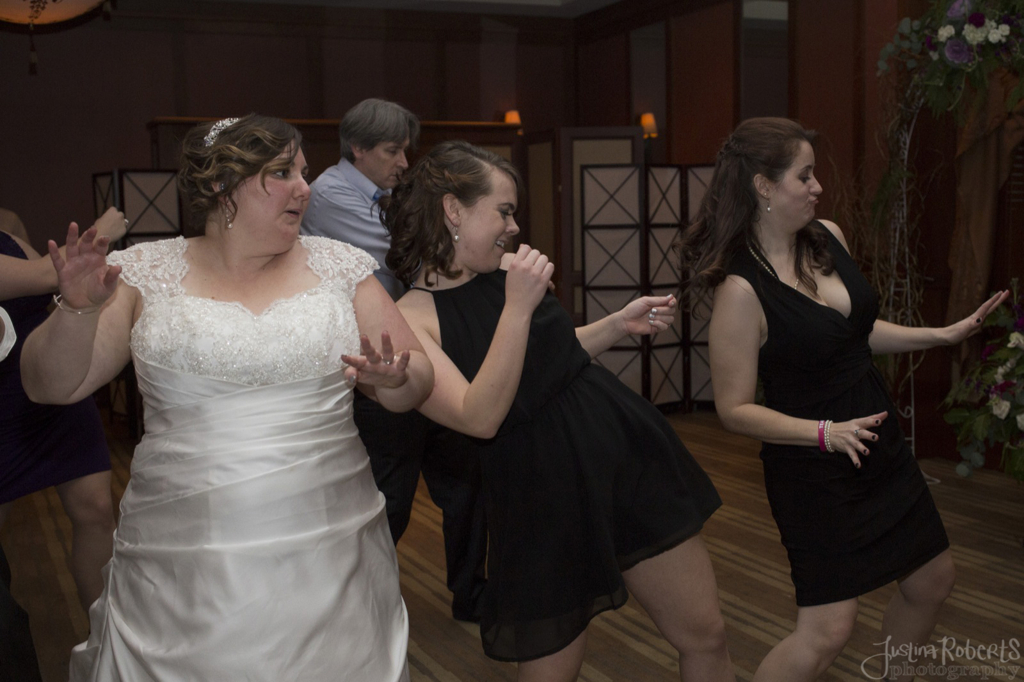 daf38372da112b6e-cleveland-wedding-photographer_Justina-Roberts_Barker_037.jpg