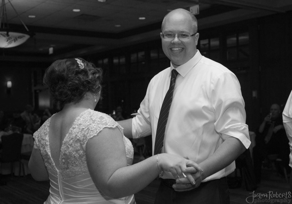 9adadef0ff2c53f5-cleveland-wedding-photographer_Justina-Roberts_Barker_026.jpg