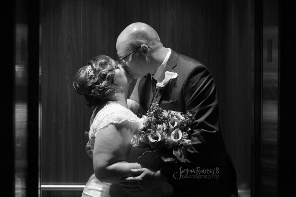 530b3ca5d600ffe3-cleveland-wedding-photographer_Justina-Roberts_Barker_046.jpg