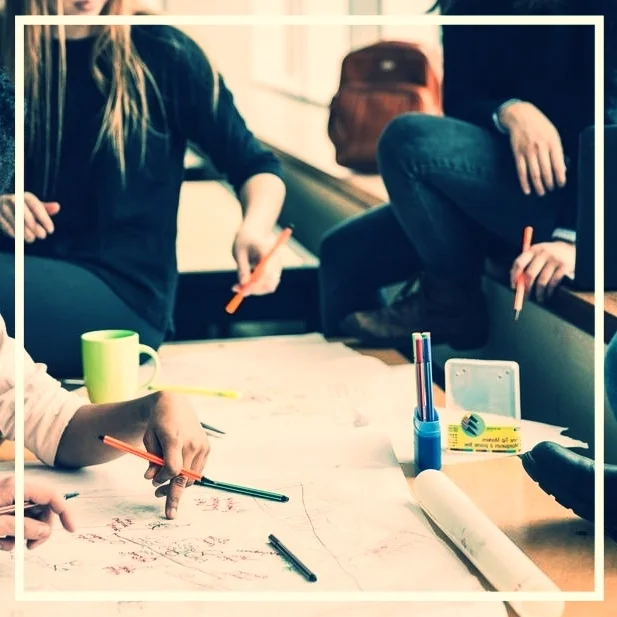 students-working-on-project_925x.jpg