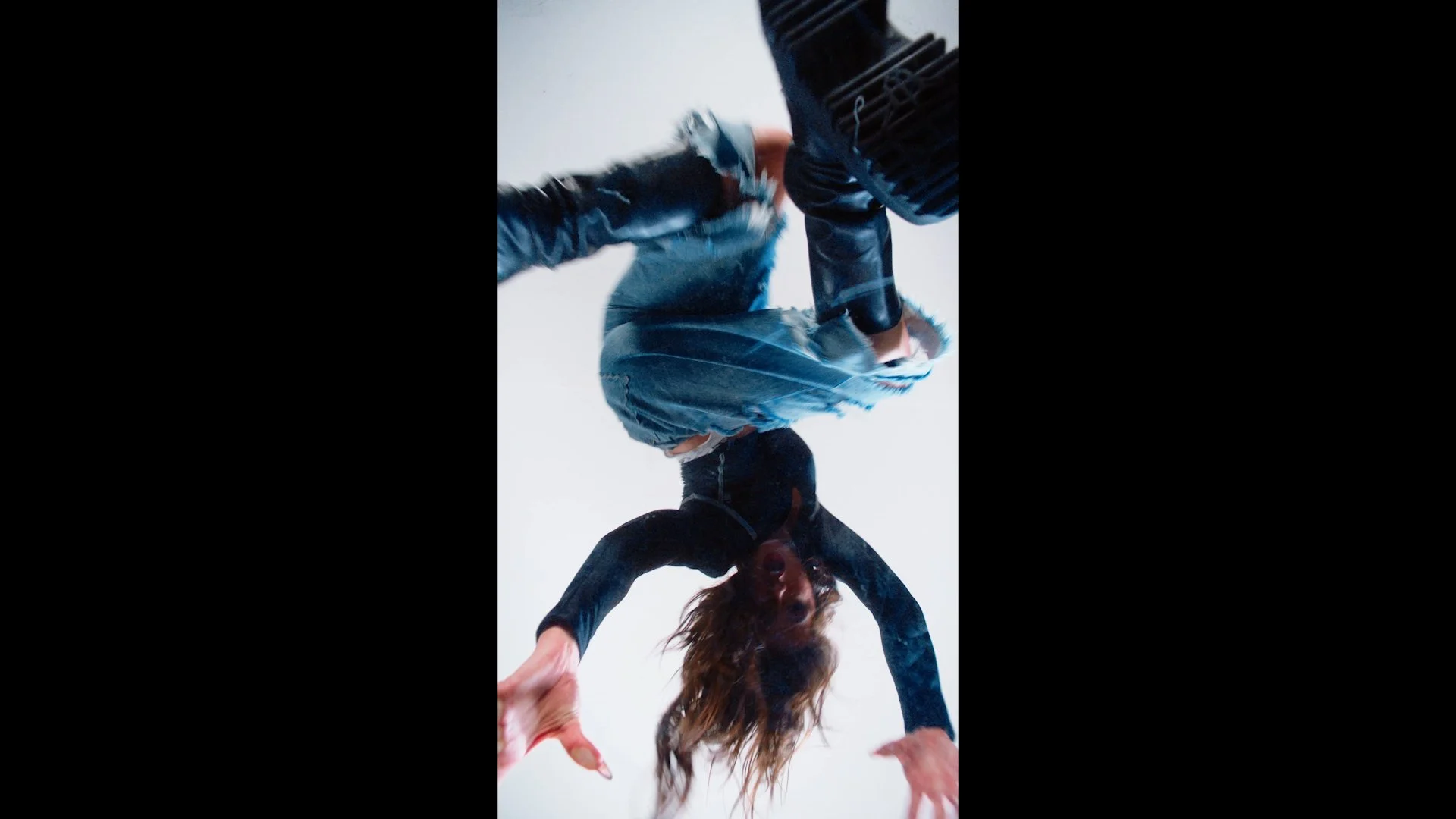 Sequence 01.00_01_41_02.Still021.jpg