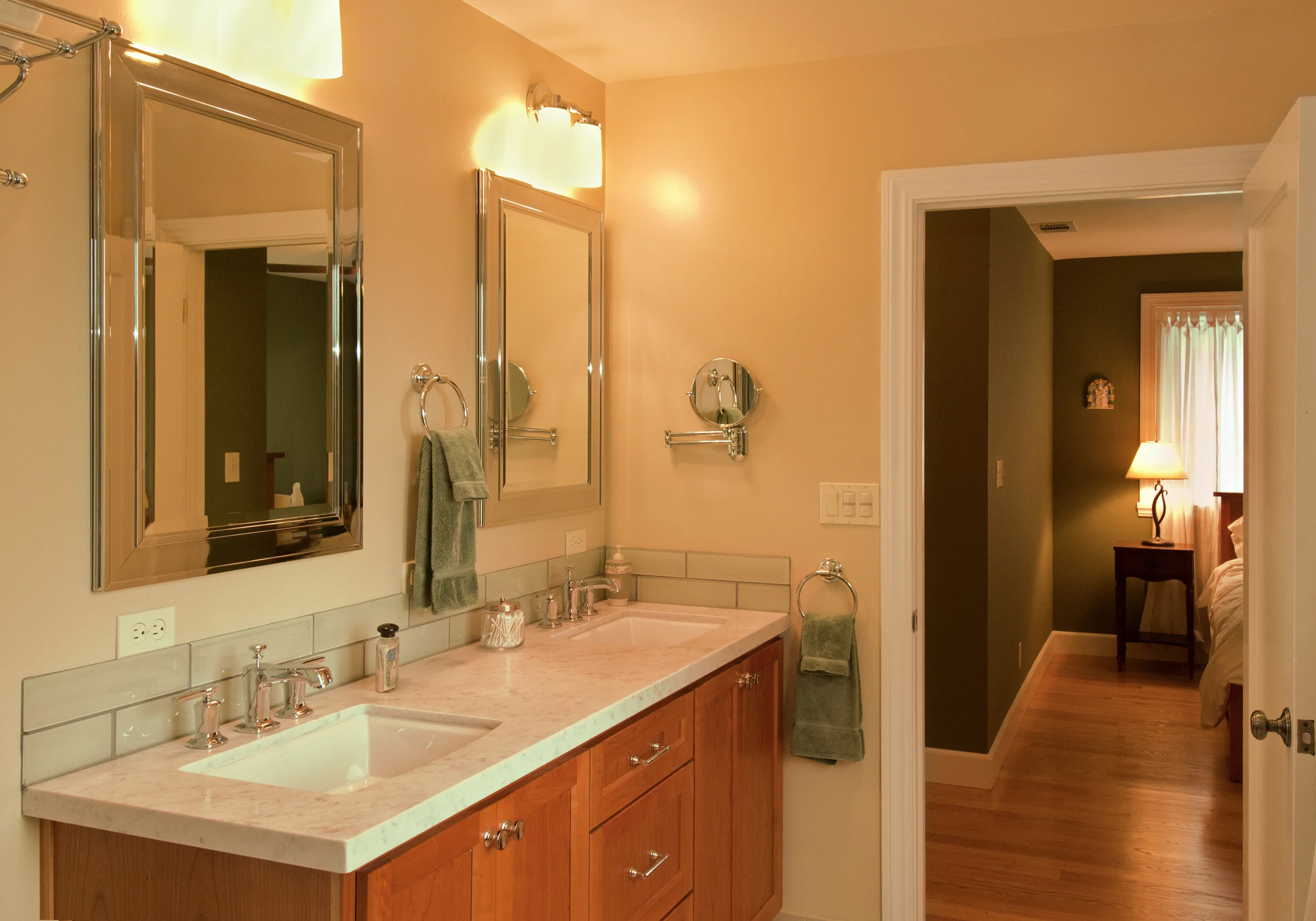 06MstrBath7095.jpg