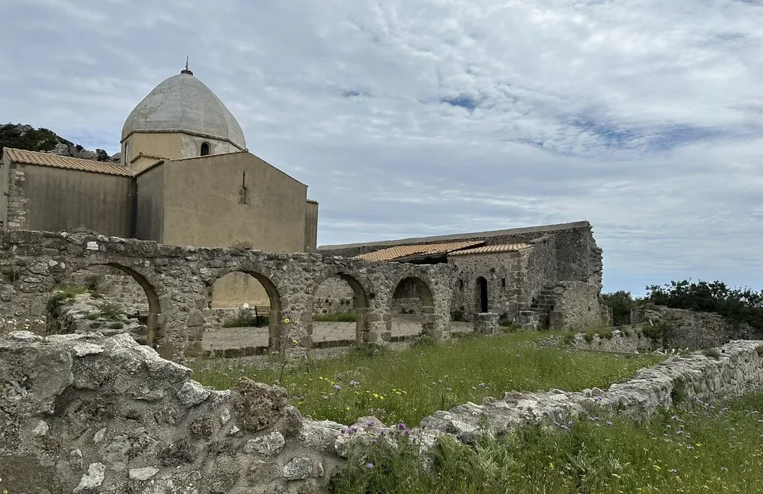 hike zante.webp