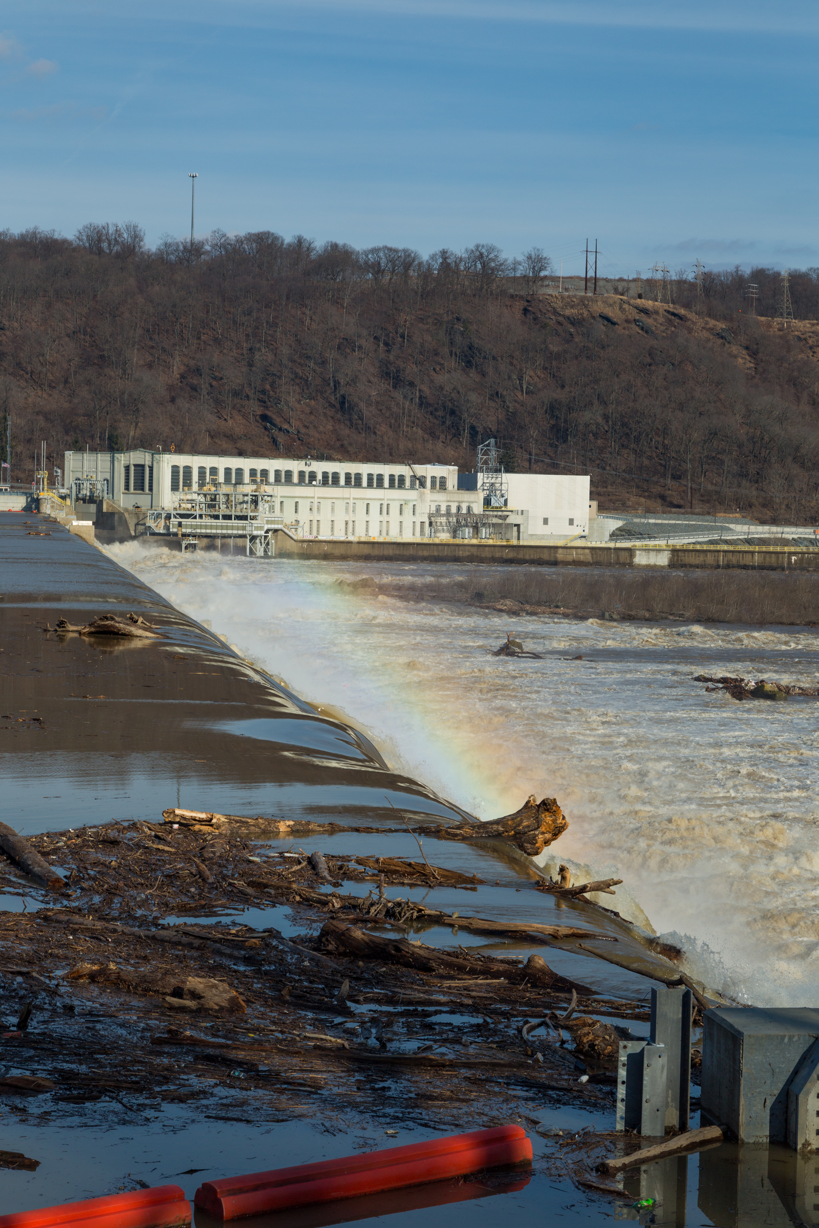  The Kinzua dam displaced much of the Seneca tribes and drowned historical landmarks due to the flooding.      