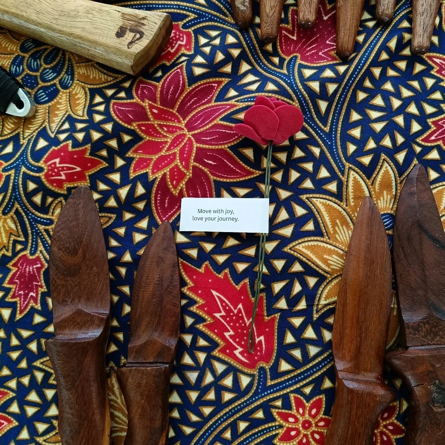 ᜃᜎᜒ Kali is the art of the blade, protection for the love of our people. 🗡️ 

ᜉᜐᜎᜋ pasalamat / gratitude to our virtual Kali circle and Bacolod circle. We offer our sweat, our tears, our movement as halad. 

Move with joy, love your journey. A love 