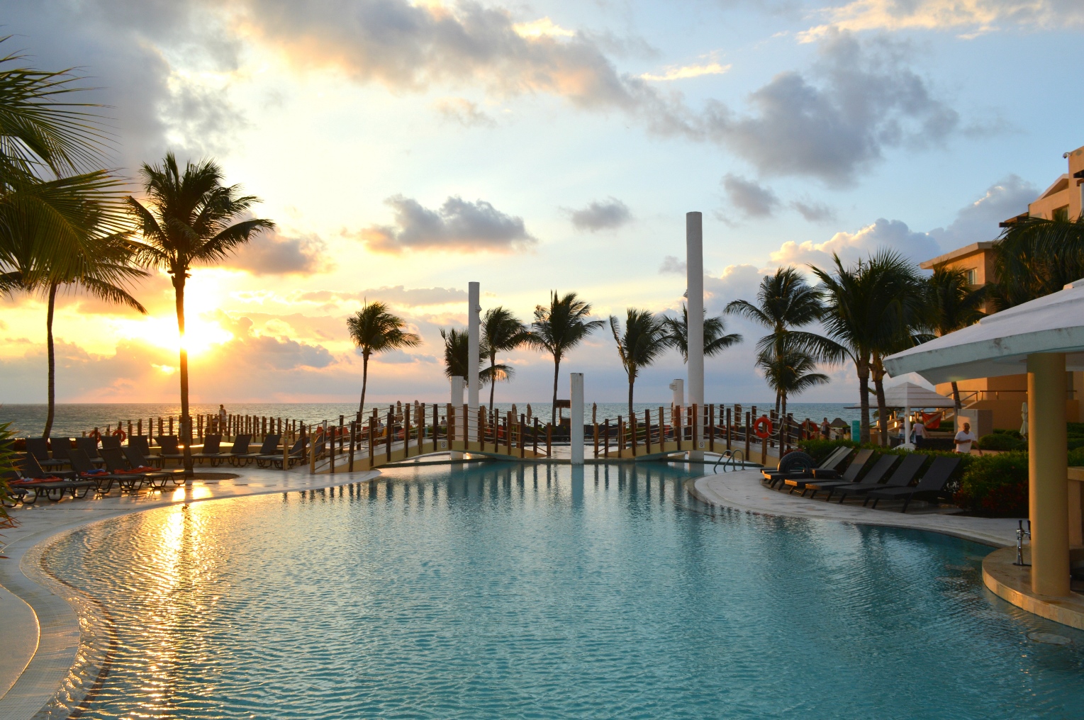now-jade-riviera-cancun-one-stylish-party-30.jpg