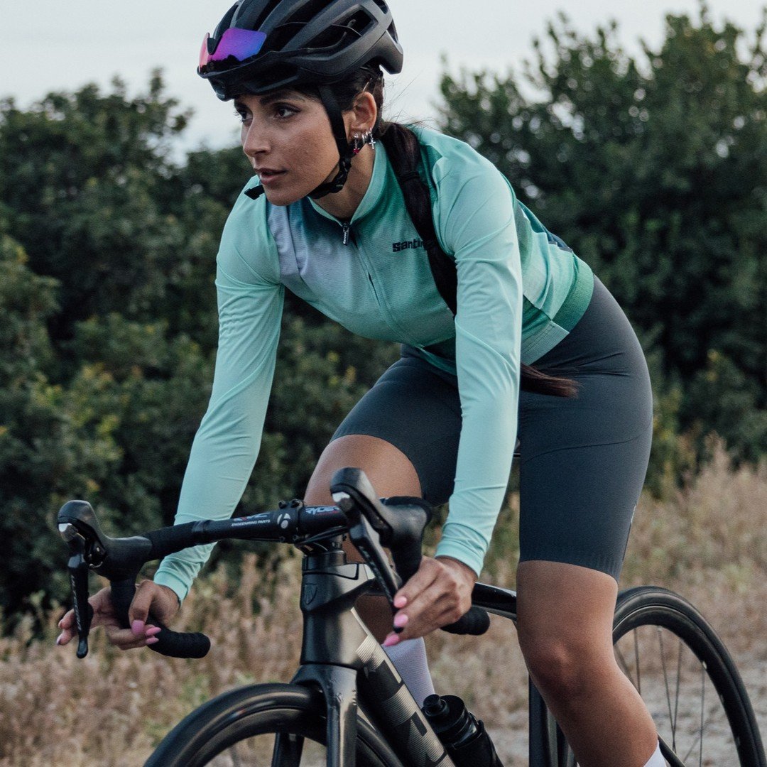 🌟 Introducing our latest arrival: OMBRA Unisex Long Sleeve Jersey! 🌟

Made with sustainability in mind, this eco-friendly jersey is not only lightweight and breathable but also offers high sun protection (UPF 50+) for those sunny rides. Crafted fro