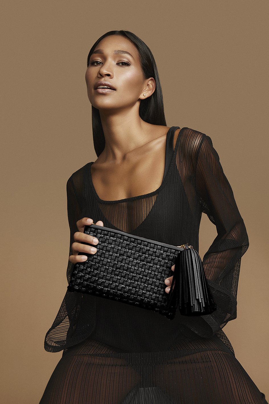 MELANI CROSSBODY CLUTCH NEGRO MODEL.jpg