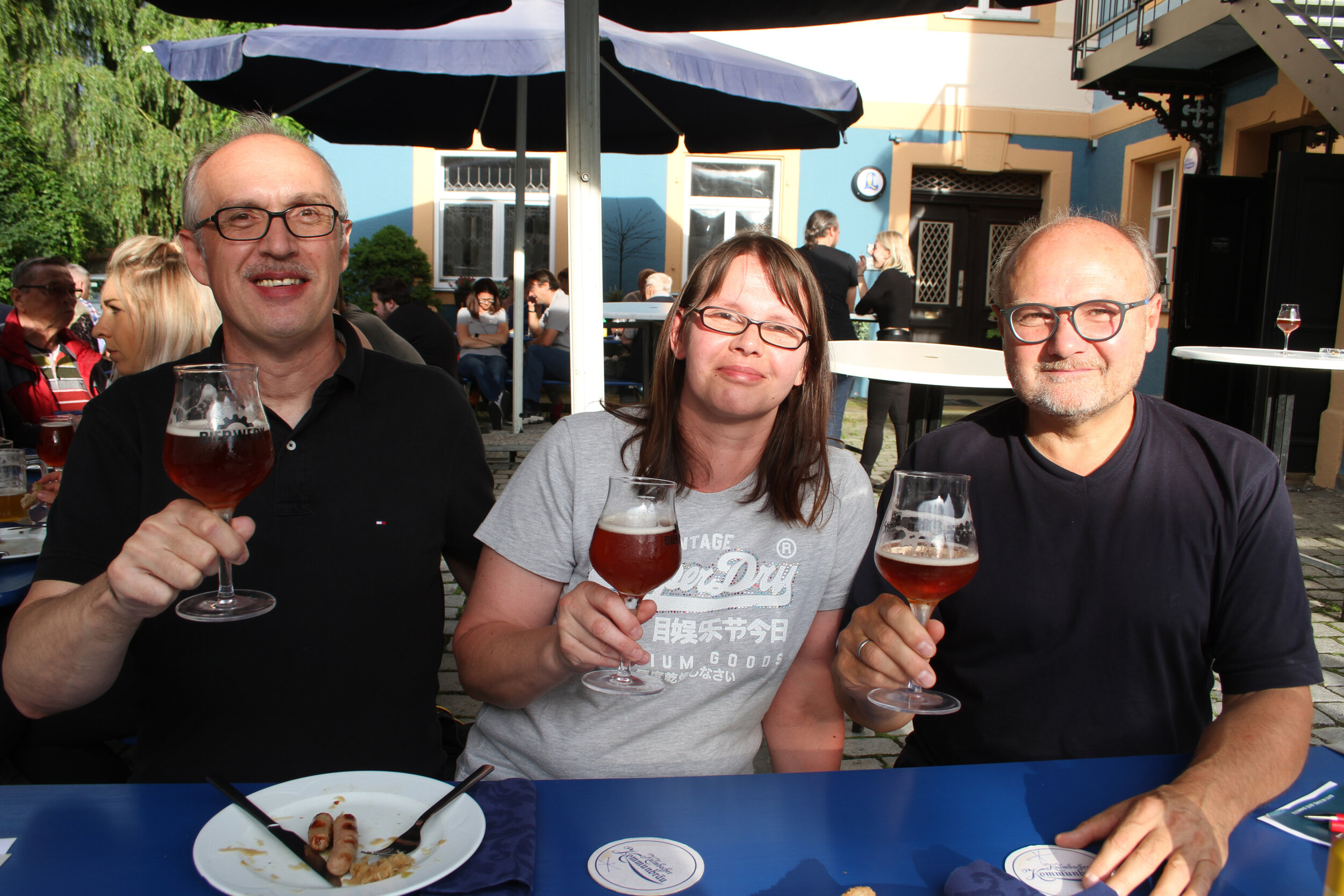  Jochen Kempf, Juliane Bienlein und Uwe Pachner haben bei der Bayerischen Rundschau einen Tisch zur Bier- und Bratwurst-Verkostung gewonnen. Sie wählten anders als die Fachjury bei den Bratwürsten. 