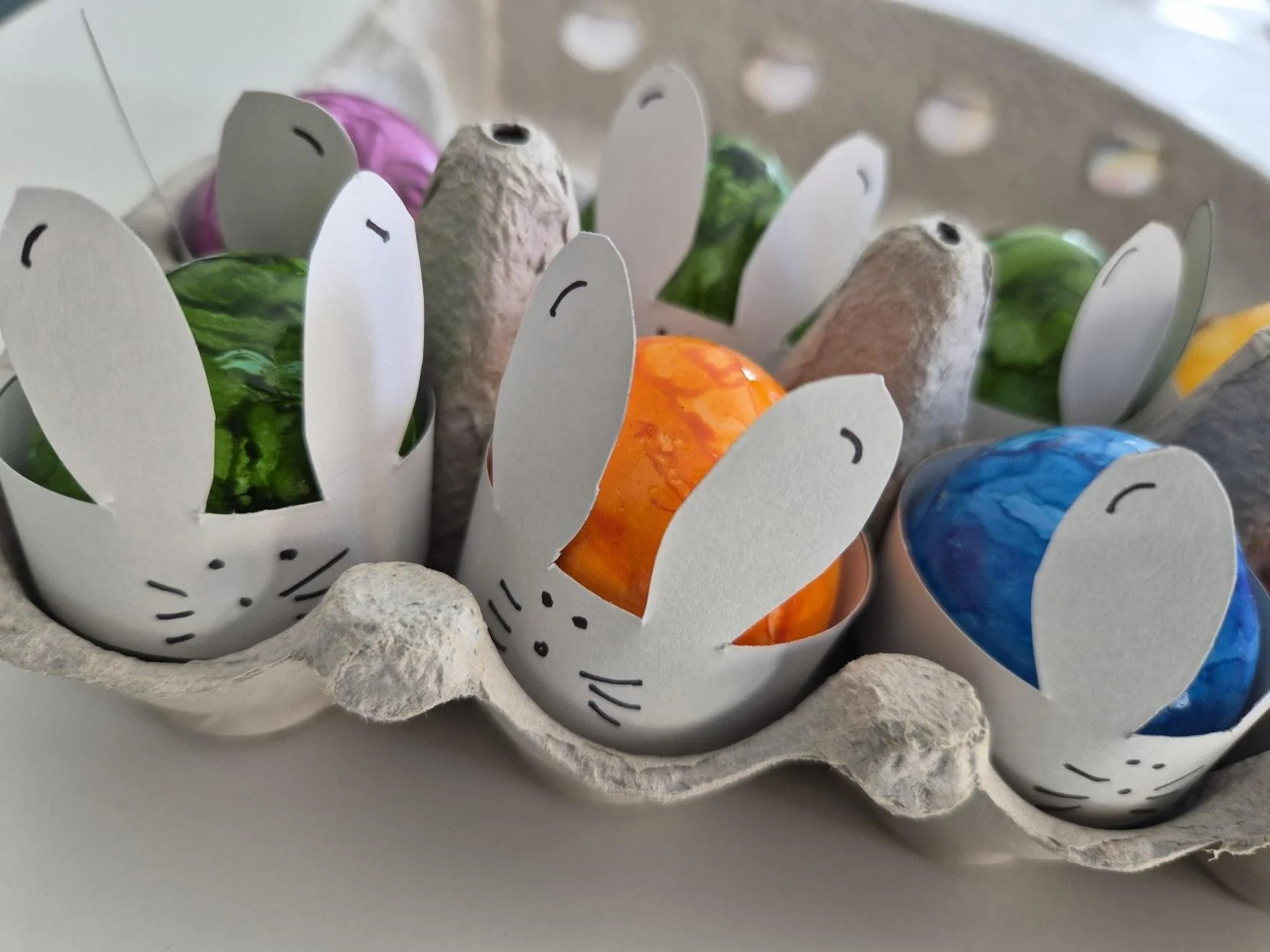 Ostereiersuchaktion – Wer findet ein weißes Schokoladenei?