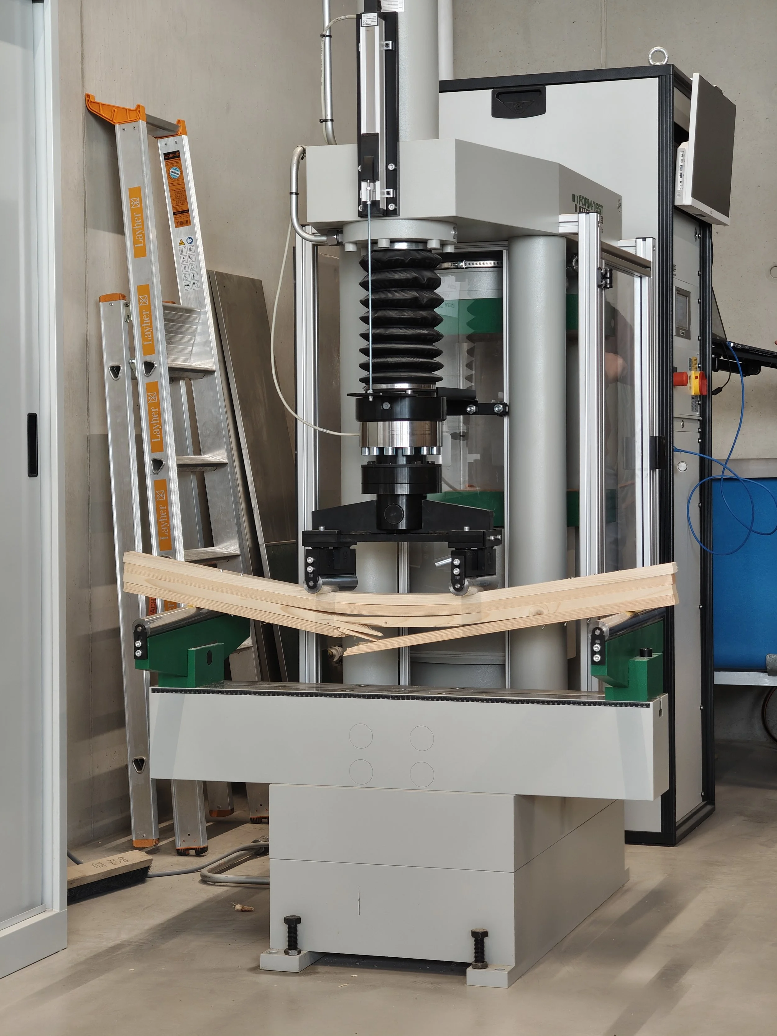 Experimentalstatik im Baustofflabor