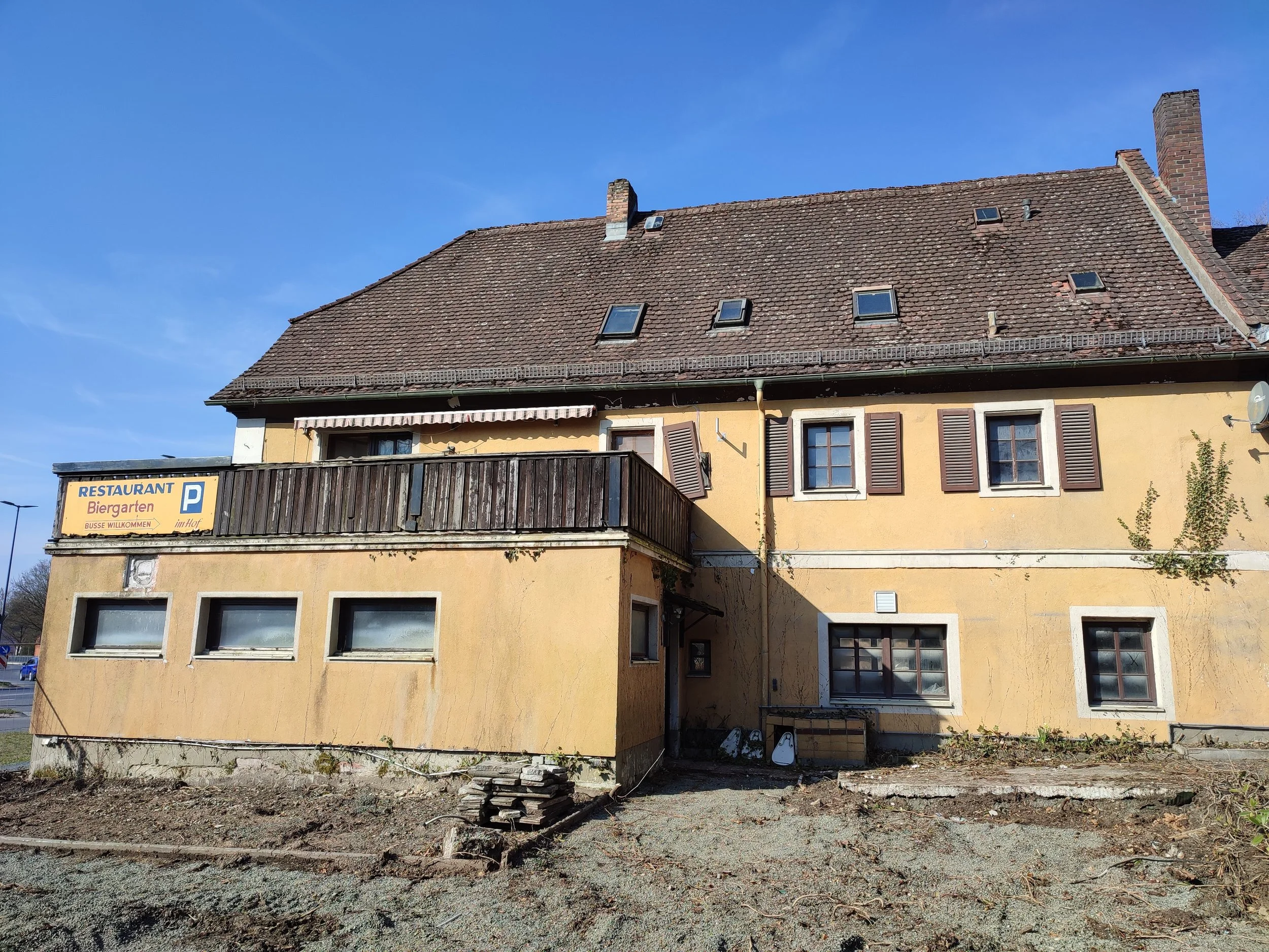  Ehemaliger Gasthof im „Dornröschenschlaf“. 