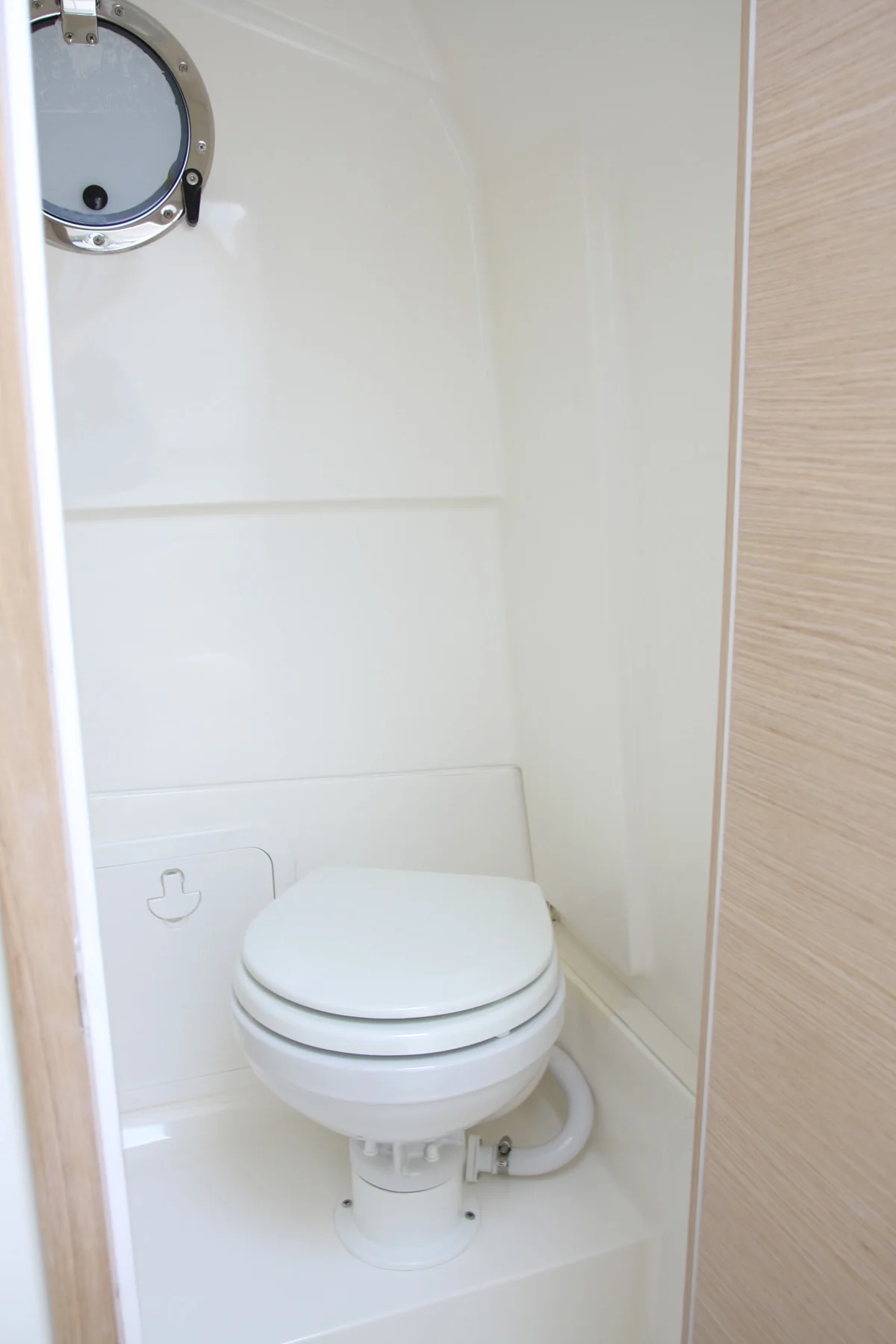 Komfort auf den man hier nicht verzichten muss: die Toilette an Bord.