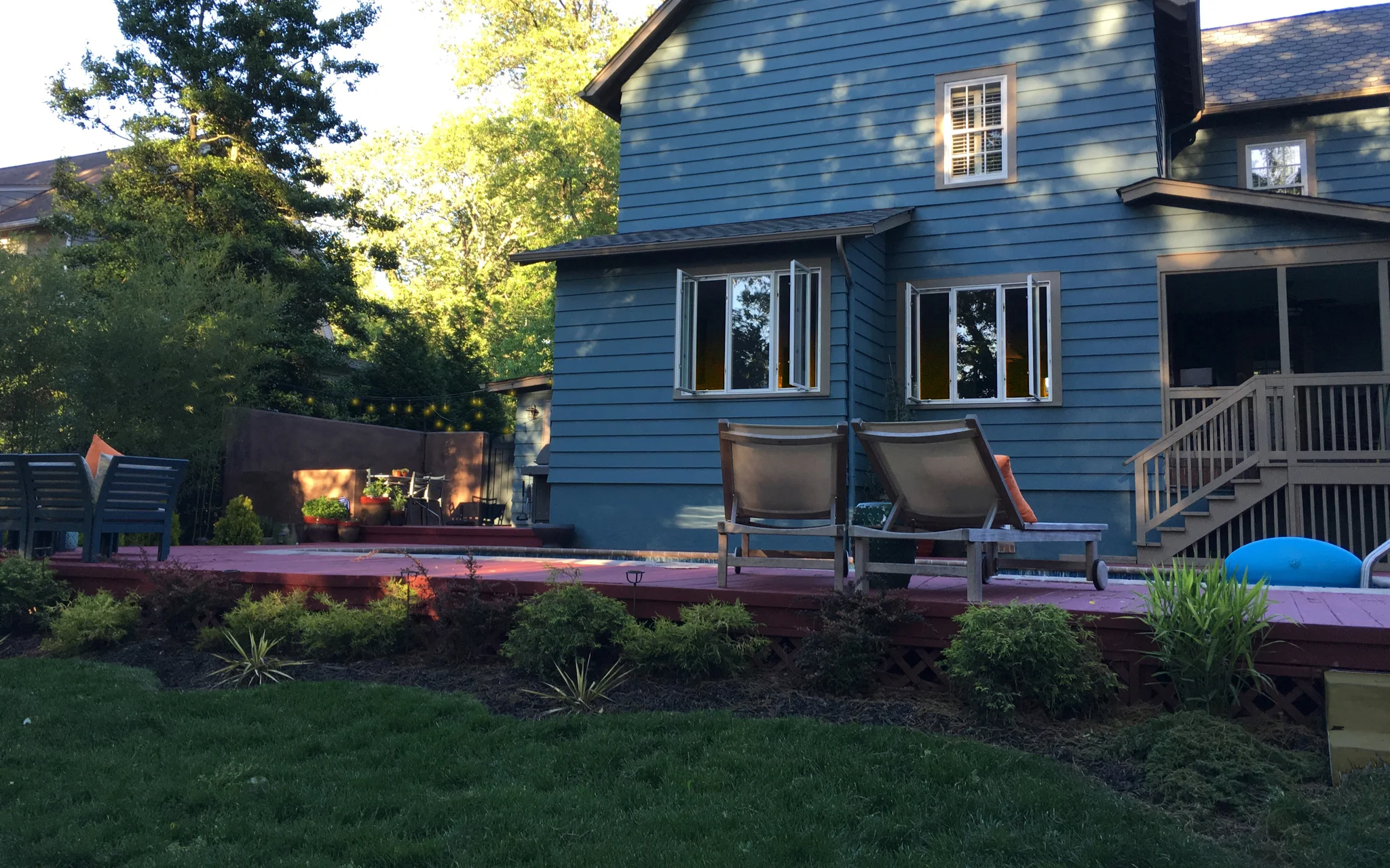 BACKYARD_5_2048X1280.jpg