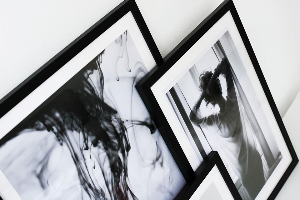 noa-noir-art-interior-inspiration-minimalist-monochrome-home-how-to-pick-minimal-art-1.png